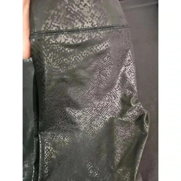 Aerie Womens Black Hugger Crackle Leggings Size Large - Picture 2 of 8